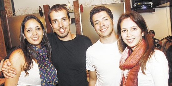 Alice Gomes Carvalho, Jorge Luiz Silva Sá, Lucas Saifi e Paula Grilo de Lima na Sapataria da Pizza